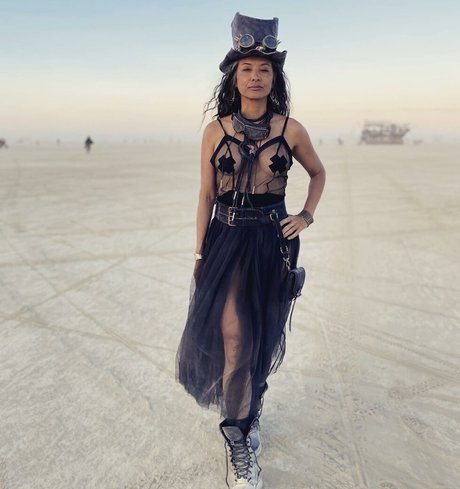 Kelly Hu nice pornstar pics