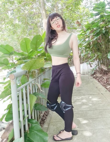 Acacia Wen porn actress pics