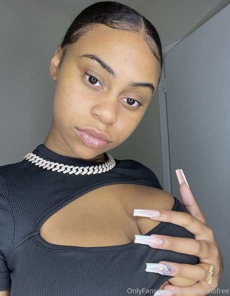 kaylalebombbb nude actress img