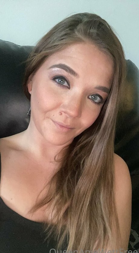 queenaniewettfree hot model galleries