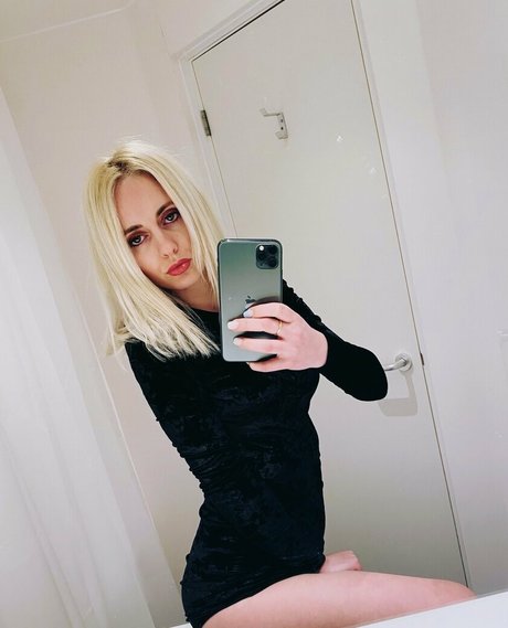 laraonelove model hd galleries