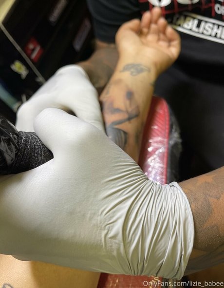 lizie babee naked pornstar image