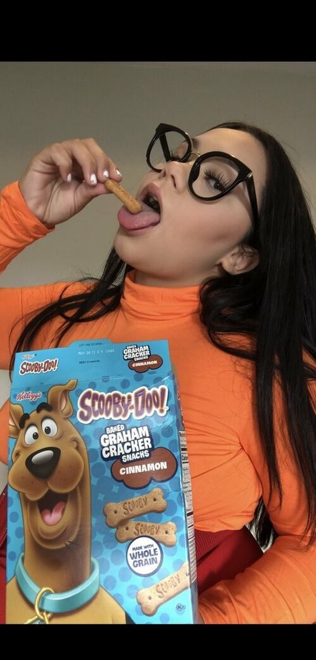 rooxie erotic actress pictures