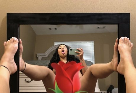 rooxie nude pornstar gallery