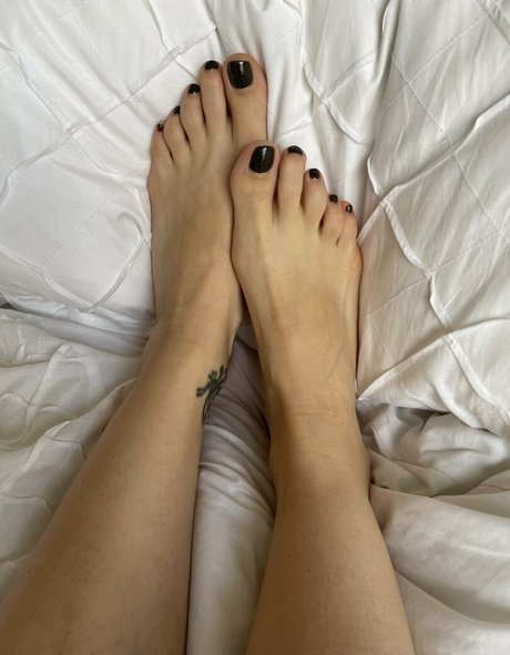 unconstrainedbyu pornographic model images