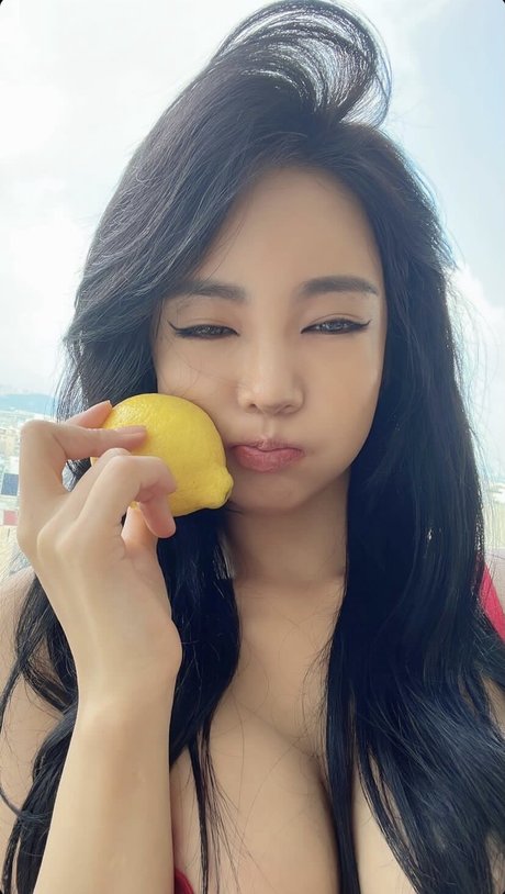 mother daughter onlyfans pornographic images