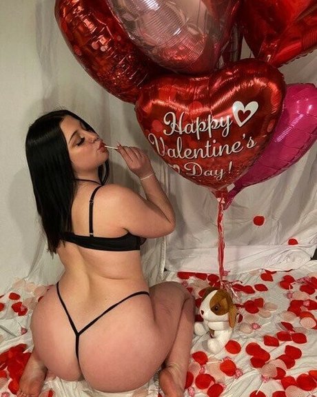 lululucyx erotic model image