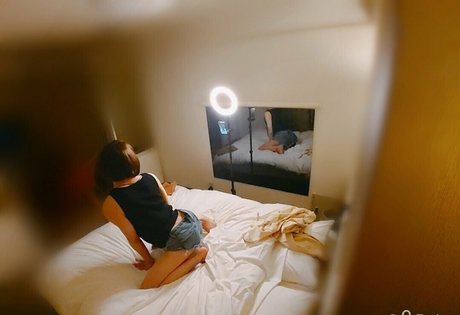 opoppo pornographic model pic