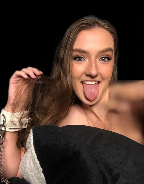 foxyopheliaa naked actress photos