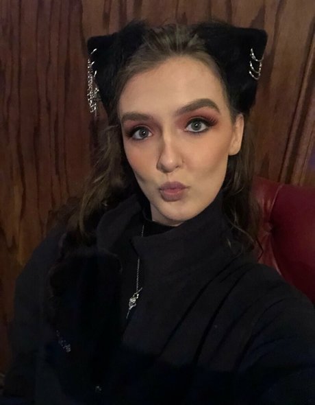 foxyopheliaa model img