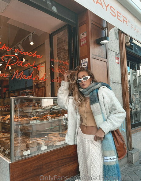 madisonwyborny naked model image