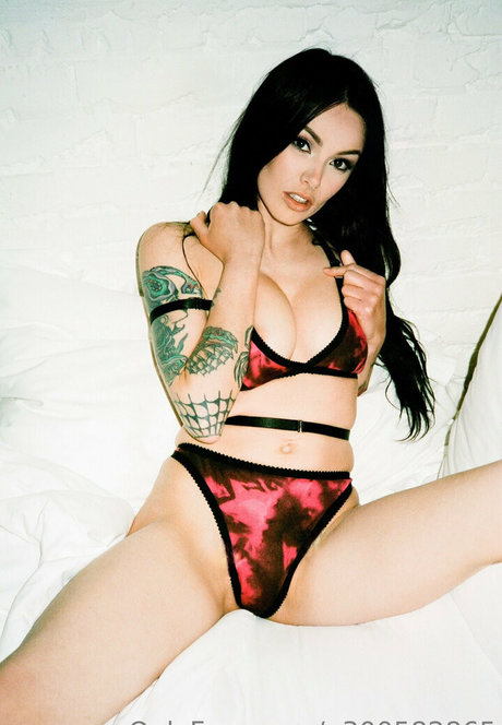 vikkiblowsie2 pornstar hd photo