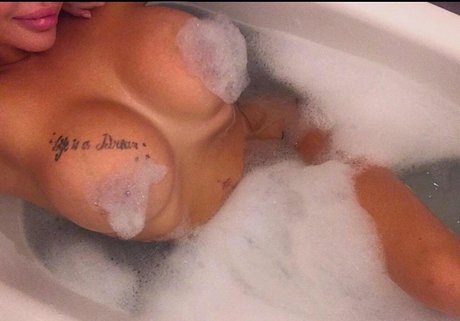 Kahina nice pornstar gallery