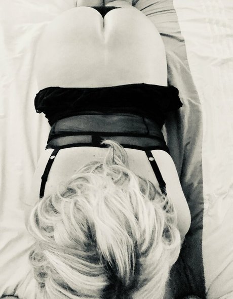 Momma Michelle art star pics