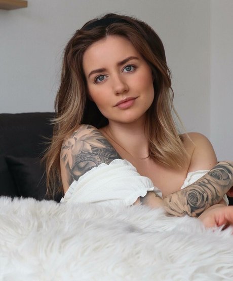 Sarah Eveliina star art pictures