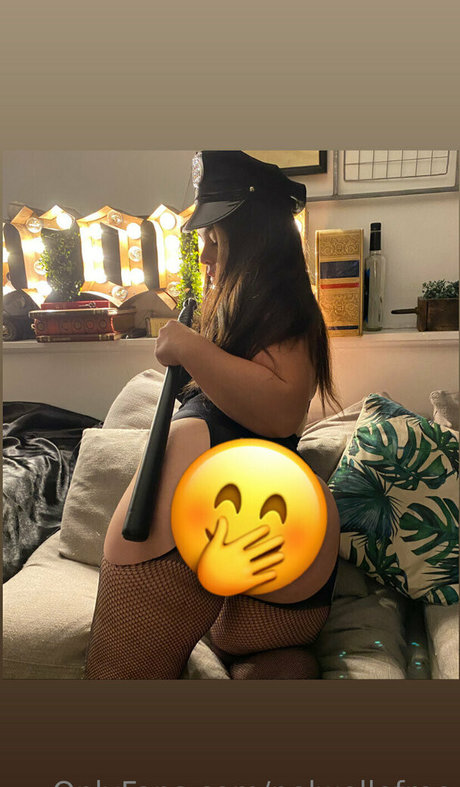 nelwellefree model adult picture