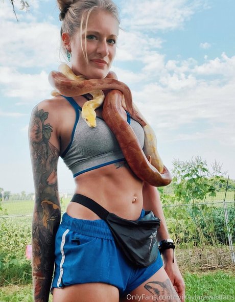 mikaylarainesfans model pornographic images