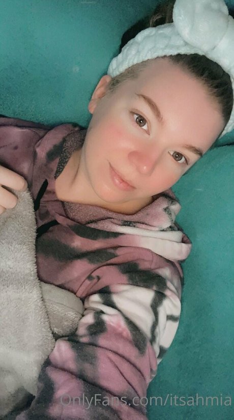 itsahmia pornstar adult pics