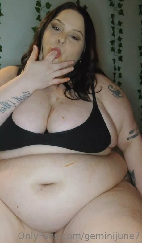 geminijune7 model nude photos