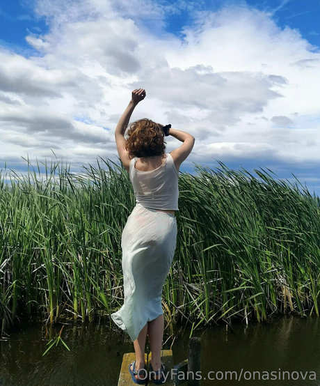 onasinova art actress gallery