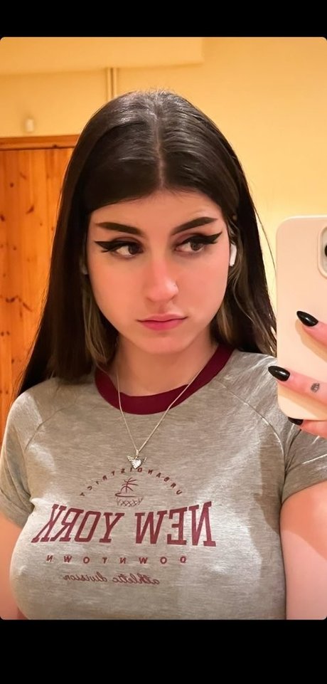 Abbyimu exclusive pornstar pic