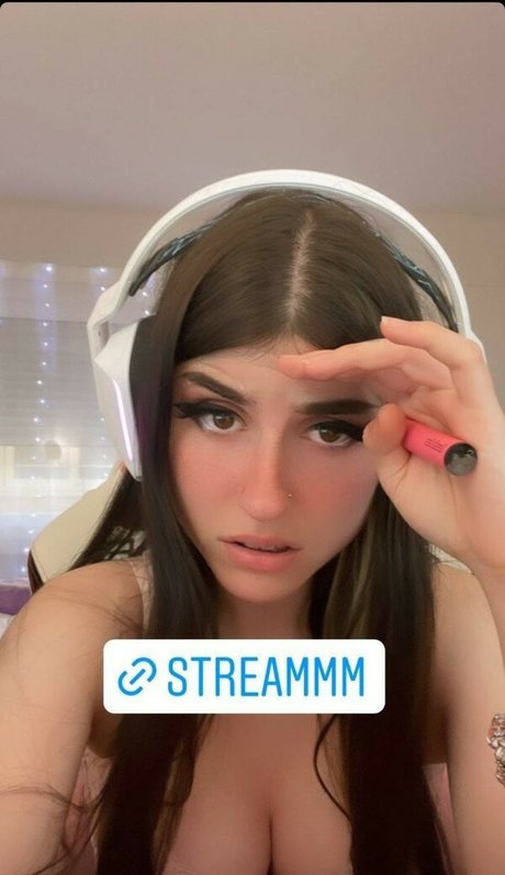 Abbyimu erotic model picture