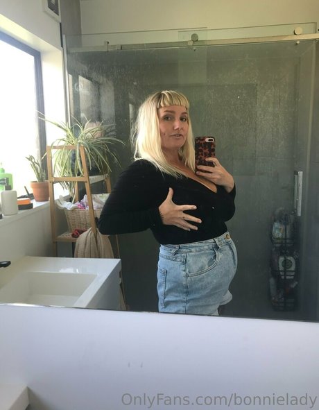 bonnielady model naked galleries