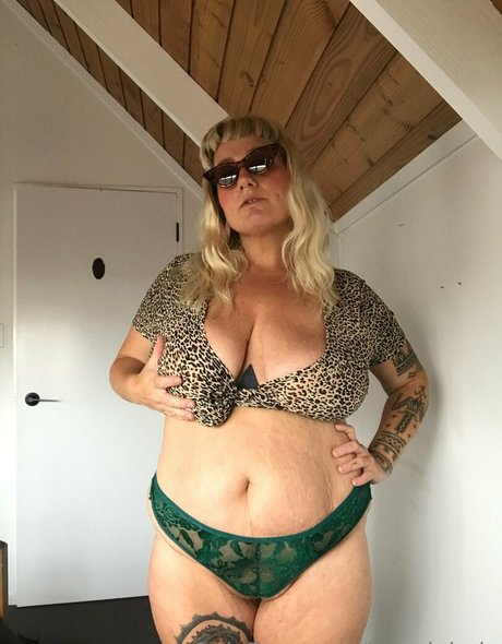 bonnielady erotic actress galleries