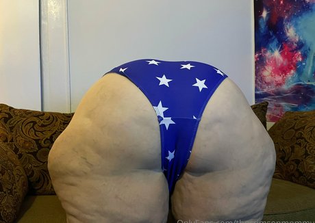 thecrimsonmommy hot pornstar photo