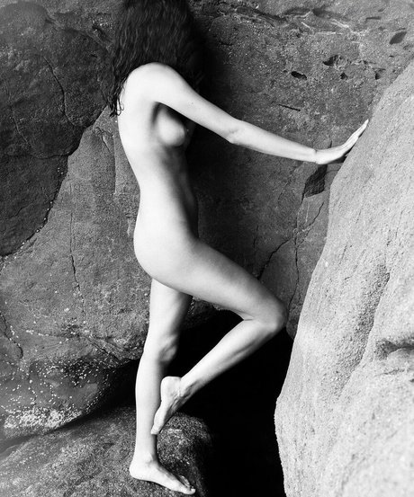 Giulia Finocchi nude model pics