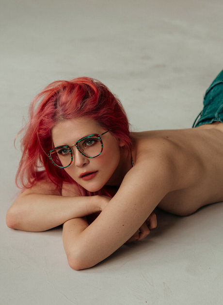 18 year old onlyfans pornographic images