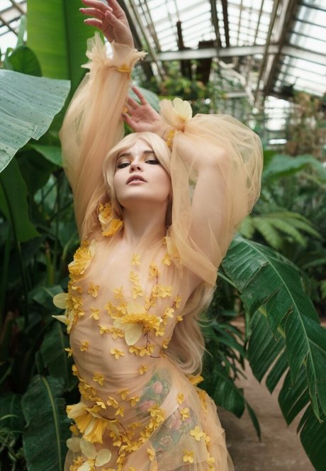 Di Simon hot model images