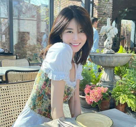 Lee Hayun nude model gallery