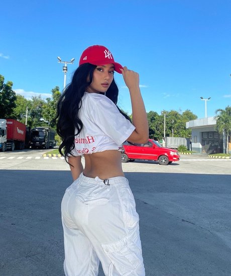 Nika Higashionna high quality model picture