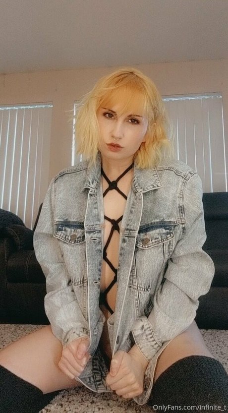 daxanais model erotic picture