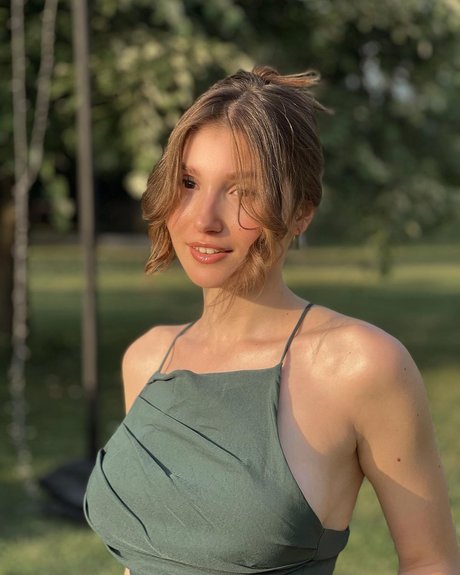 Ilayda Akdogan nice actress pics