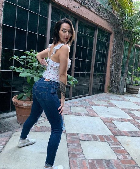 Geo Antoinette model exclusive img