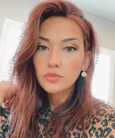 Geo Antoinette model hot galleries