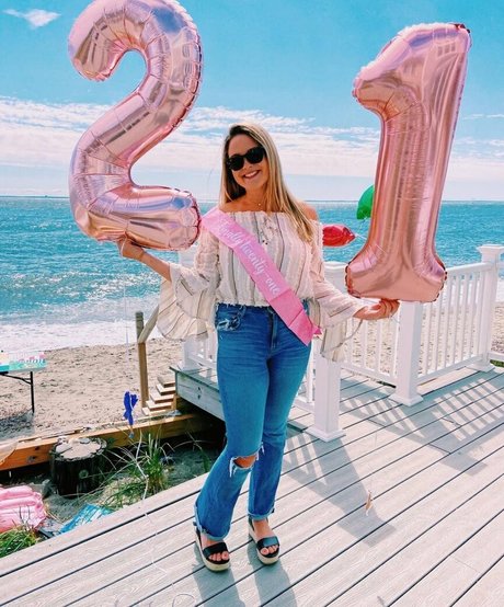 Olivia H naked pornstar gallery