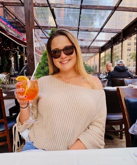 Olivia H star adult pics