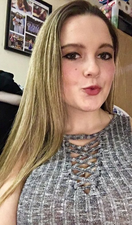 Olivia H porn model image