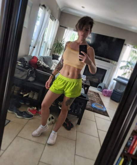 Soe Gwchwind pornstar naked galleries