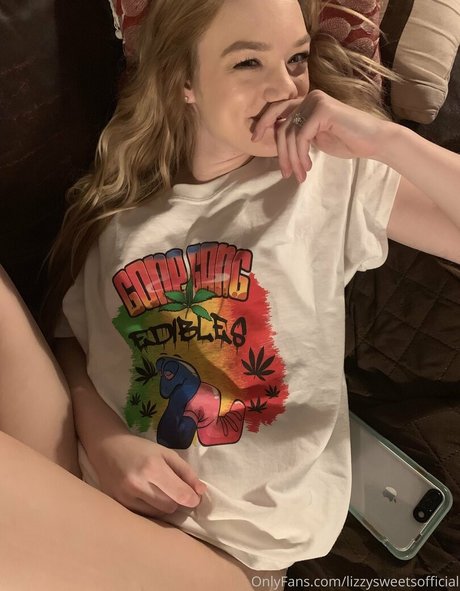 lizzysweetsofficial beautiful star image