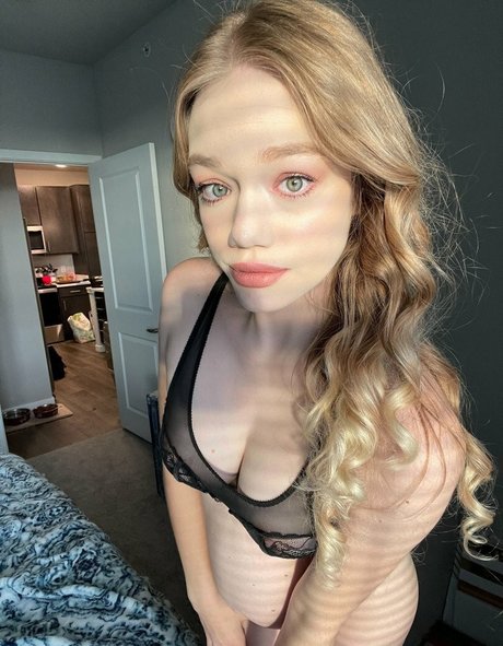 lizzysweetsofficial model sexy image