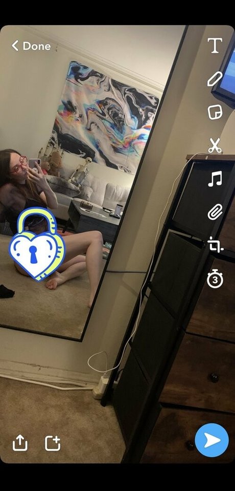 mackenziestith top model image