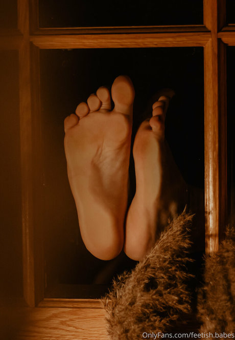 feetish babes hot actress pictures