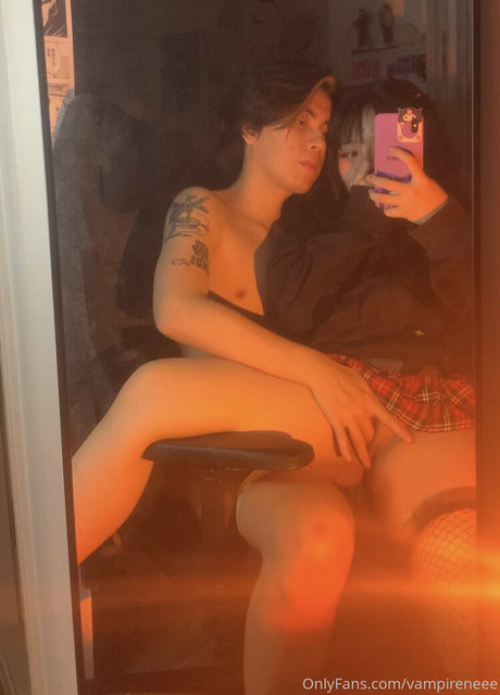 vampireneee star naked pictures