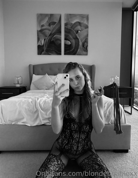 blondebhabiexx pretty actress pic