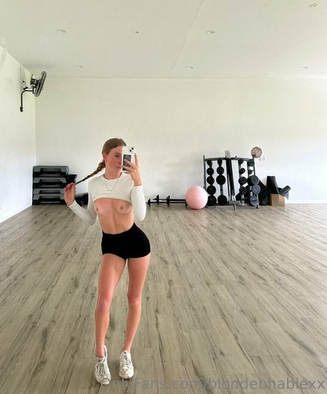 blondebhabiexx pornstar high quality pic