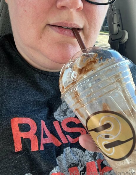 delilaheve model beautiful photos